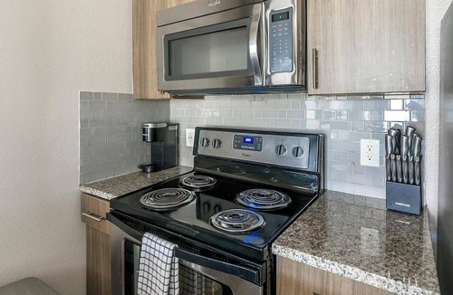 Memorial Apartment | Landing | Stylish 1BD, Gym