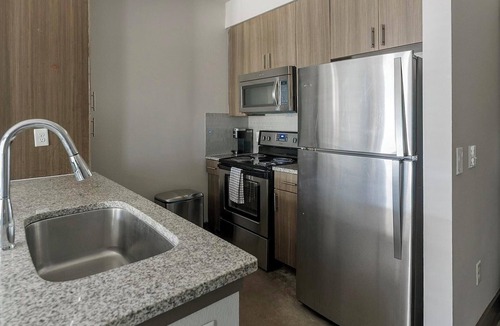 Memorial Apartment | Landing | Stylish 1BD, Gym