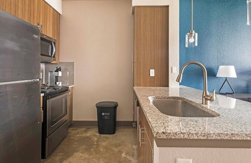 Memorial Apartment | Landing | Stylish 1BD, Gym