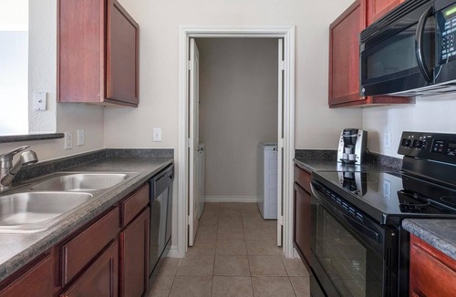 Barker Apartment | Landing | Stylish 1BD, Gym, Clubhouse