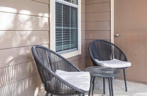 Barker Apartment | Landing | Stylish 1BD, Gym, Clubhouse