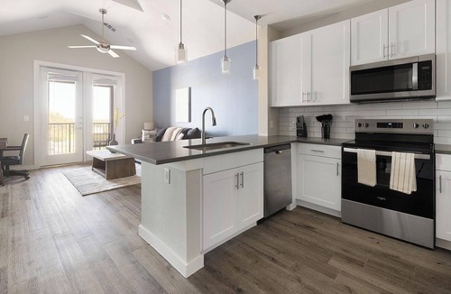 Salado Apartment | Landing | Stylish 1BD, Gym, Clubhouse