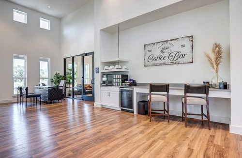 Salado Apartment | Landing | Stylish 1BD, Gym, Clubhouse