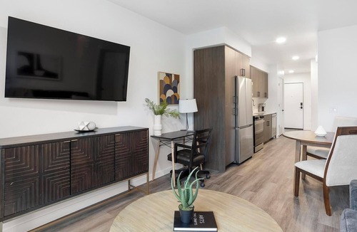 Crown Hill Apartment | Landing | Stylish 1BD, Gym