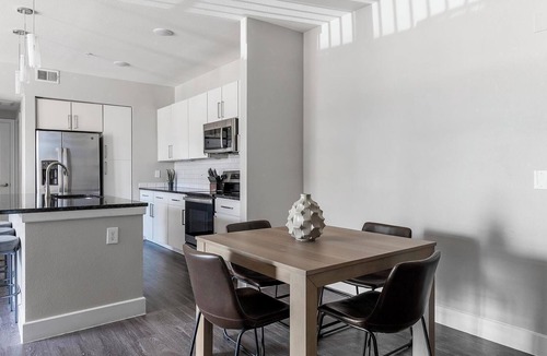 Allen Apartment | Landing | Stylish 1BD, Gym, Yoga Studio