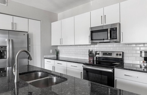 Allen Apartment | Landing | Stylish 1BD, Gym, Yoga Studio