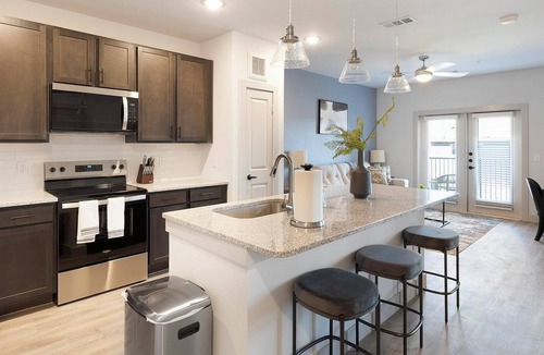 Corinth Apartment | Landing | Stylish 1BD in Corinth