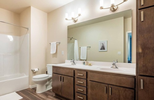 West Dallas Apartment | Landing | Stylish 1BD in Kessler Park