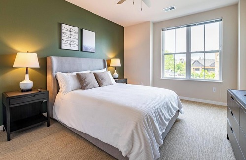 West Dallas Apartment | Landing | Stylish 1BD in Kessler Park