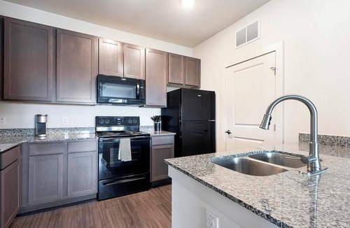 Lockhart Apartment | Landing | Stylish 1BD, Pool, Gym