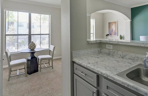 Briarforest Apartment | Landing | Stylish 1BD, Pool, Gym