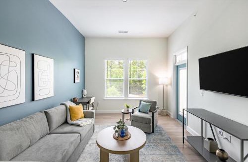 Wilmington Apartment | Landing Stylish 1BD Pool Gym