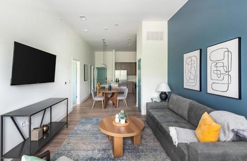 Wilmington Apartment | Landing Stylish 1BD Pool Gym
