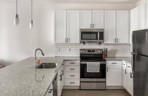 Athens Apartment | Landing | Stylish 1BD, Pool, Yoga Studio