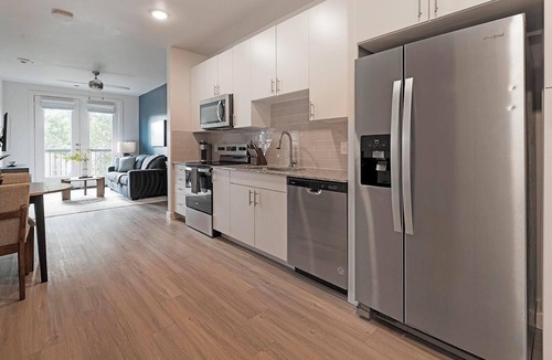 Sweetbriar Apartment | Landing | Stylish 1BD, Pool, Gym