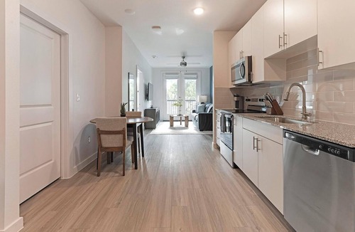 Sweetbriar Apartment | Landing | Stylish 1BD, Pool, Gym