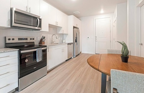 Sweetbriar Apartment | Landing | Stylish 1BD, Pool, Gym