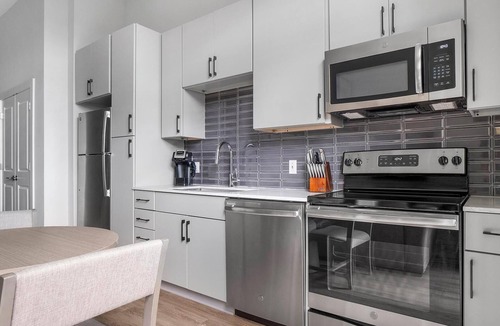Downtown Apartment | Landing | Stylish 1BD, Pool, Gym