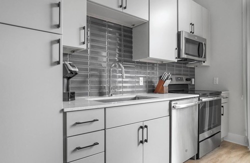 Downtown Apartment | Landing | Stylish 1BD, Pool, Gym