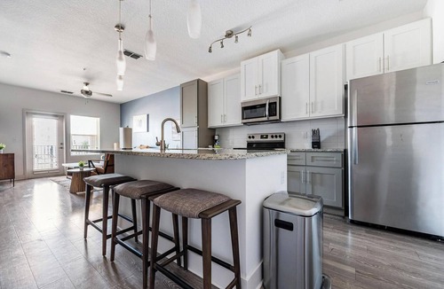 Venice Apartment | Landing | Stylish 1BD, Pool, Clubhouse