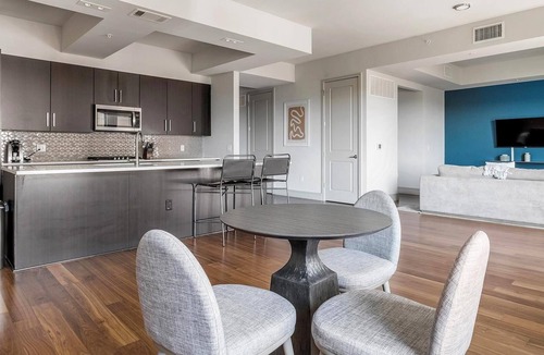 Houston Apartment | Landing | Stylish 1BD, Tennis Court, Pool
