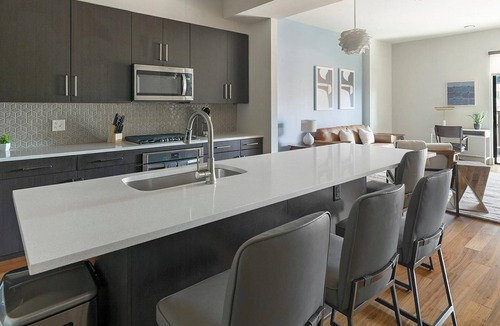 Houston Apartment | Landing | Stylish 1BD, Tennis Court, Pool