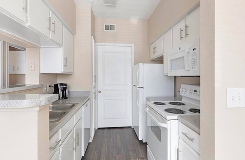 Fort Worth Apartment | Landing | Stylish 1BD, Gym, Rooftop Lounge
