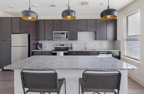 Fort Worth Apartment | Landing | Stylish 1BD, Game Room, Courtyard