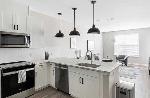 Huntsville Apartment | Landing | Stylish 1BD, Pool, Gym