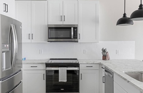 Huntsville Apartment | Landing | Stylish 1BD, Pool, Gym
