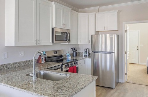 Huntsville Apartment | Landing | Stylish 1BD, Gym, Pool