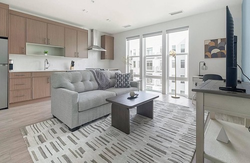 Hyattsville Apartment | Landing | Stylish 1BD, Pool, Gym