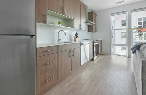 Hyattsville Apartment | Landing | Stylish 1BD, Pool, Gym