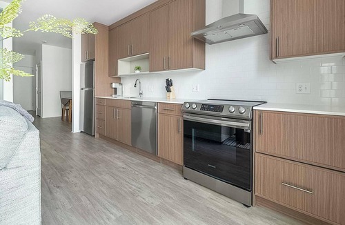 Hyattsville Apartment | Landing | Stylish 1BD, Pool, Gym