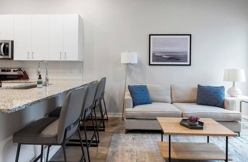 North Kansas City Apartment | Landing | Stylish 1BD, Courtyard, Gym