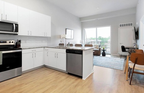 North Kansas City Apartment | Landing | Stylish 1BD, Courtyard, Gym