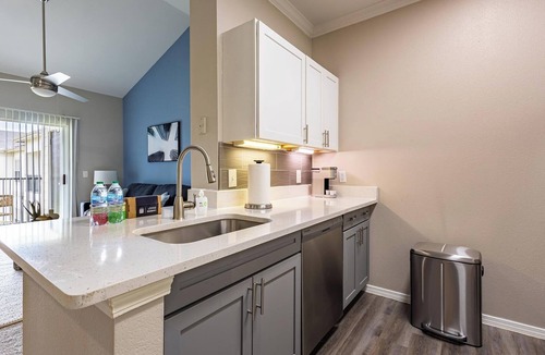 Webster Apartment | Landing | Stylish 1BD, Gym