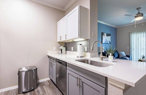 Webster Apartment | Landing | Stylish 1BD, Gym