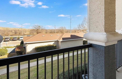 Lewisville Apartment | Landing | Stylish 1BD, Clubhouse, Gym