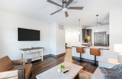 Hurstbourne Apartment | Landing | Stylish 1BD, Gym, Clubhouse