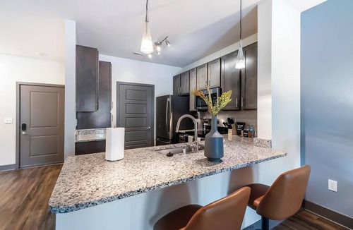 Hurstbourne Apartment | Landing | Stylish 1BD, Gym, Clubhouse