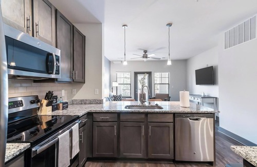 Hurstbourne Apartment | Landing | Stylish 1BD, Gym, Clubhouse