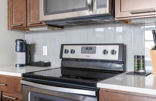 Downtown San Antonio Apartment | Landing | Stylish 1BD, Clubhouse, Rooftop Lounge