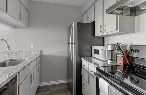 Royal Ridge Apartment | Landing | Stylish 1BD, Gym, Pool