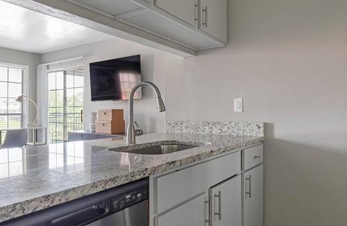 Royal Ridge Apartment | Landing | Stylish 1BD, Gym, Pool
