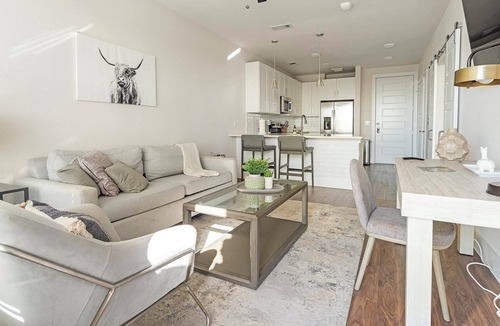 Wetmore Apartment | Landing | Stylish 1BD, Clubhouse, Gym