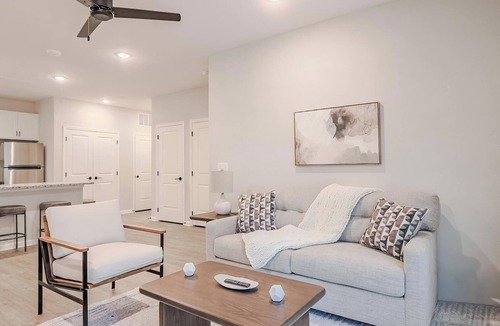 San Marcos Apartment | Landing | Stylish 1BD, Clubhouse, Pool