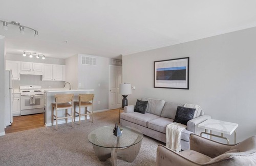 West Dundee Apartment | Landing | Stylish 1BD, Tennis Court, Pool