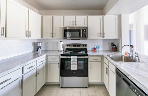 Yukon Apartment | Landing | Stylish 2BD, Clubhouse, Gym