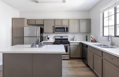 Rhodes Ranch Apartment | Landing | Stylish 2BD, Gym, Clubhouse